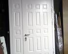 Белая МДФ дверь с фрамугой