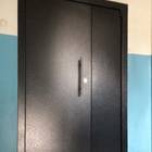 Черная дверь в тамбур