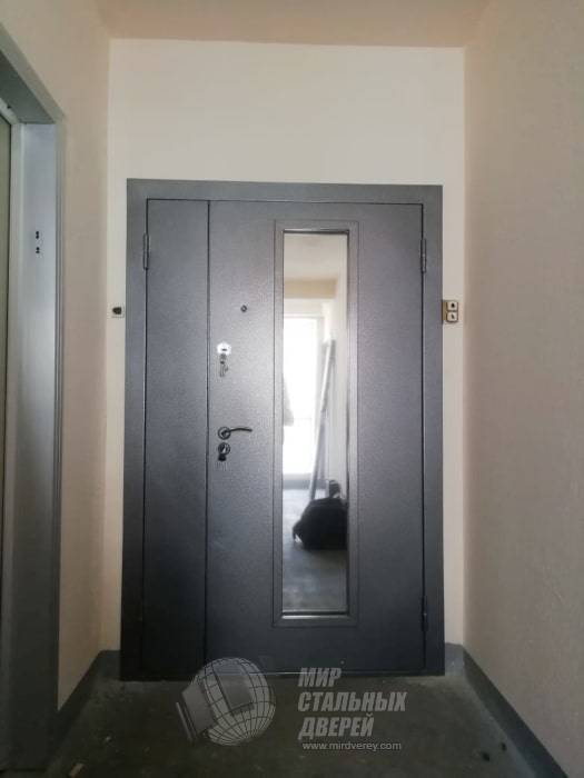 Ustanovka Tamburnoj Dveri So Steklom V Novostrojke