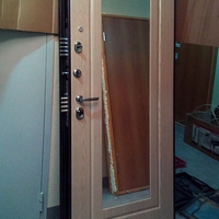 Дверь с зеркалом изнутри